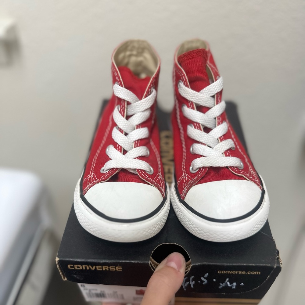 Red converse toddler 8c